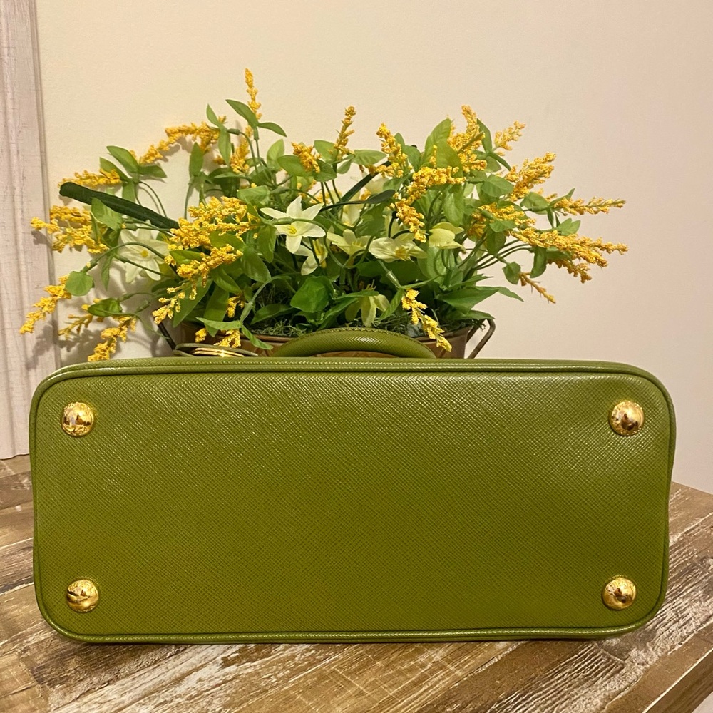 ✨HP✨ Prada Bag - Picture 14 of 16